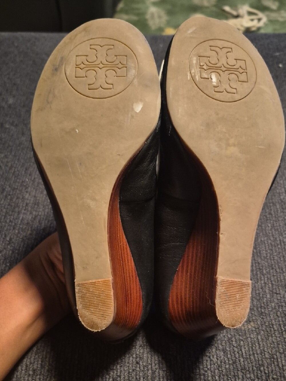 Tory Burch Black Wedge Pumps with Cream Trim and Bow Accent - Picture 5 of 6